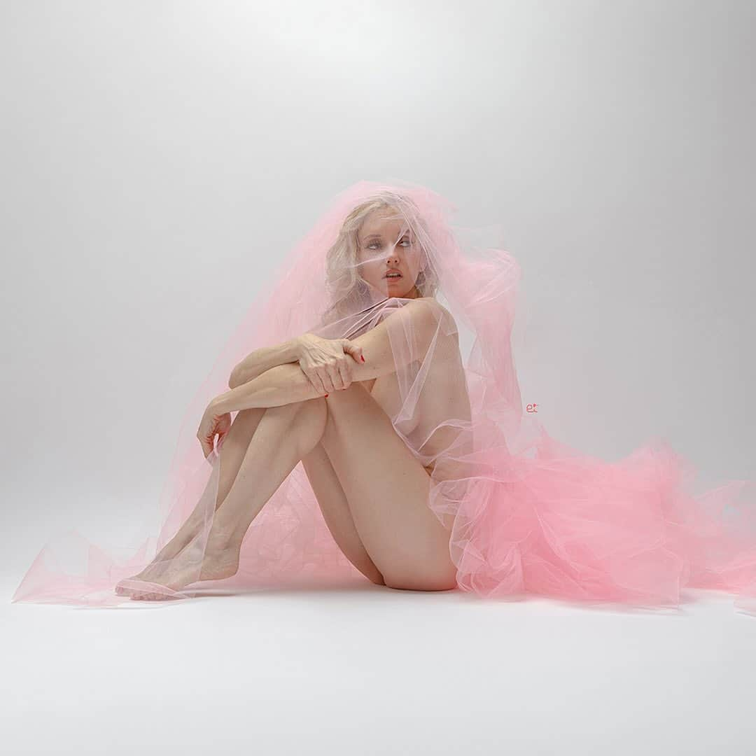 ジャスティン・マッテラさんのインスタグラム写真 - (ジャスティン・マッテラInstagram)「cotton candy  @justineelizabethmattera  #skin #pink #cloud」11月9日 1時58分 - justineelizabethmattera