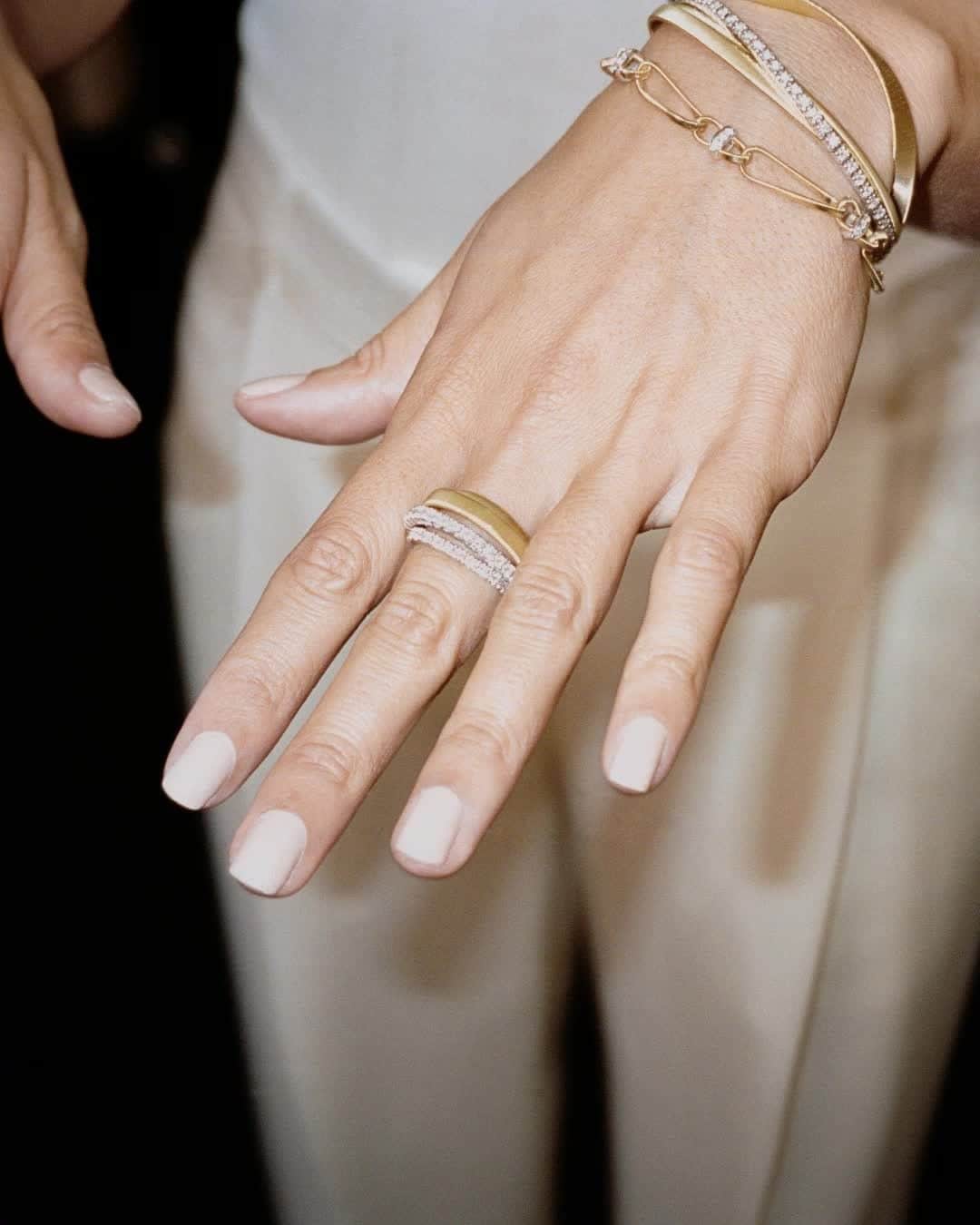マルコ ビチェゴのインスタグラム：「It’s all about details. Discover the newest rings from our Masai collection and explore the sensuality of Marco Bicego’s yellow gold paired with diamonds.  #marcobicego #jewelry #gold #madeinitaly #diamonds」