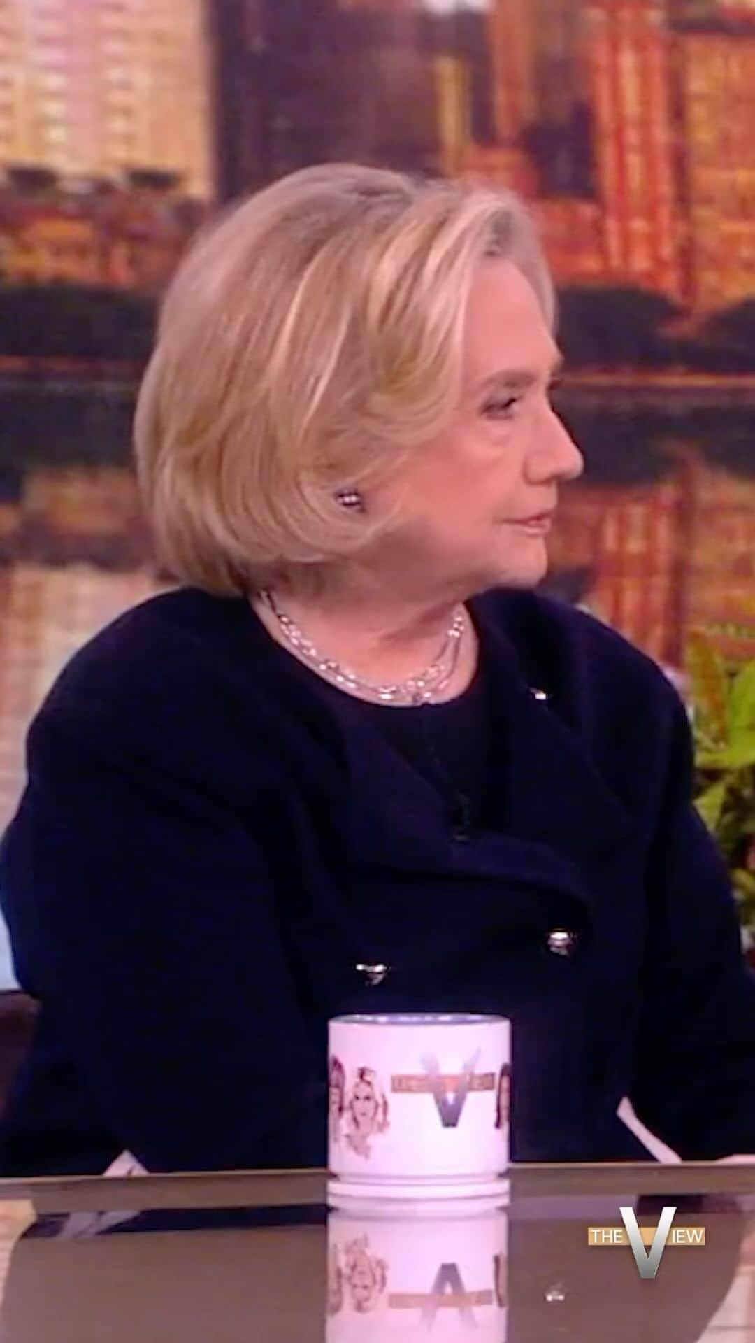 ヒラリー・クリントンのインスタグラム：「@HillaryClinton tells #TheView a win for former Pres. Trump in 2024 “would be the end of our country as we know it.”」