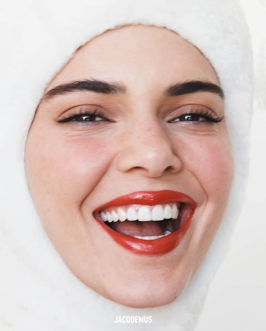 ジャックムスのインスタグラム：「”GUIRLANDE” with @kendalljenner The holiday collection out now! JACQUEMUS.com」