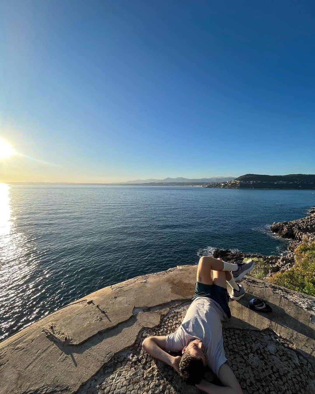 キャメロン・ノリーのインスタグラム：「Livin on the edge 🧘‍♂️」