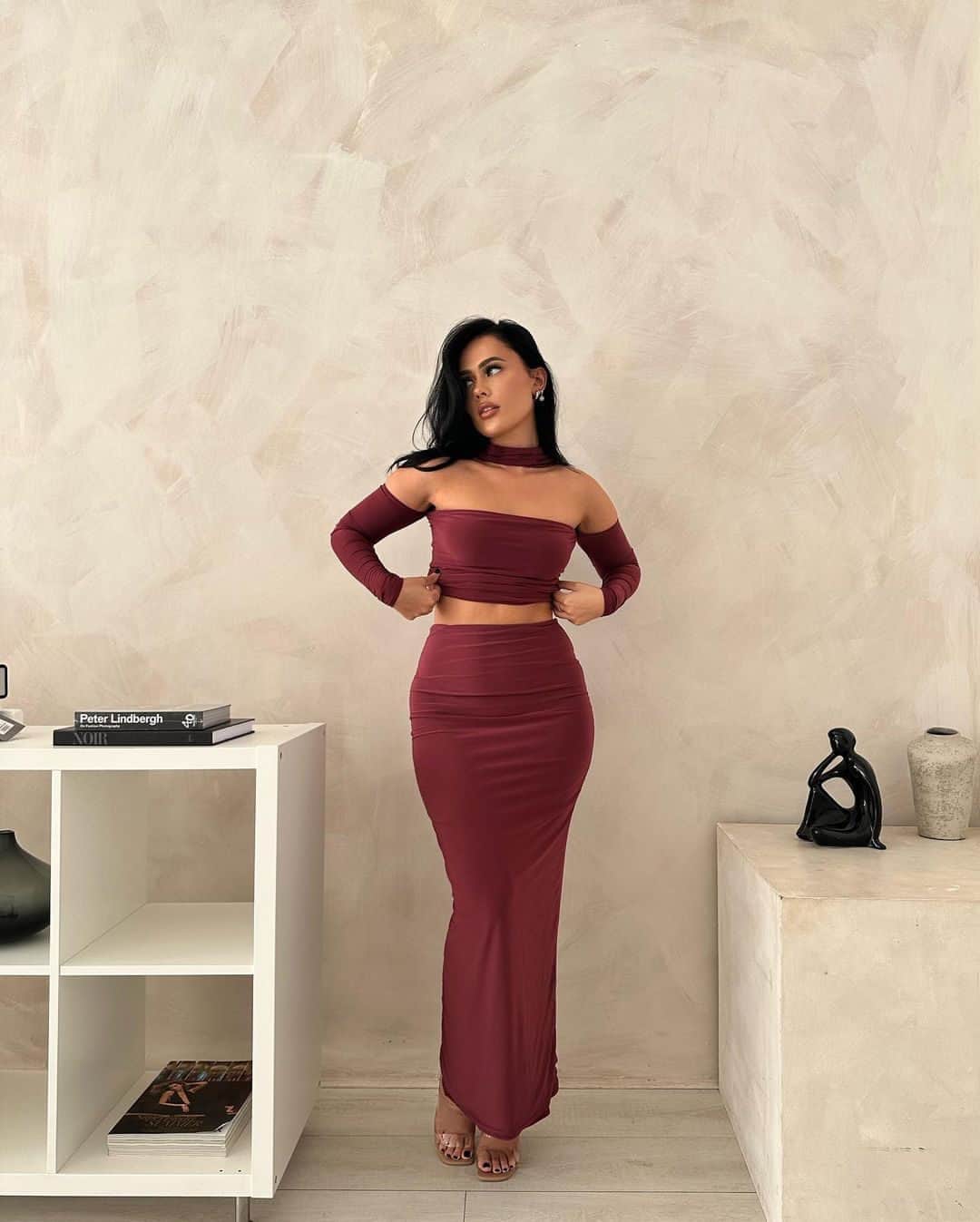 Public Desireのインスタグラム：「OBSESSED with this whole look 👏🏼💌  📸 @itssabrinaaa 🔎 Slinky column maxi skirt co-ord in burgundy £24.00/$39.00」