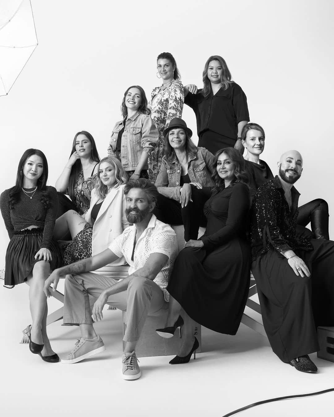 MAKE UP FOR EVER OFFICIALのインスタグラム：「MEET OUR PRO COLLECTIVE   40 talented makeup artists from all around the world coming together. Meet the representatives of your teams in North America, Europe, Middle East and Asia.     #MAKEUPFOREVER」