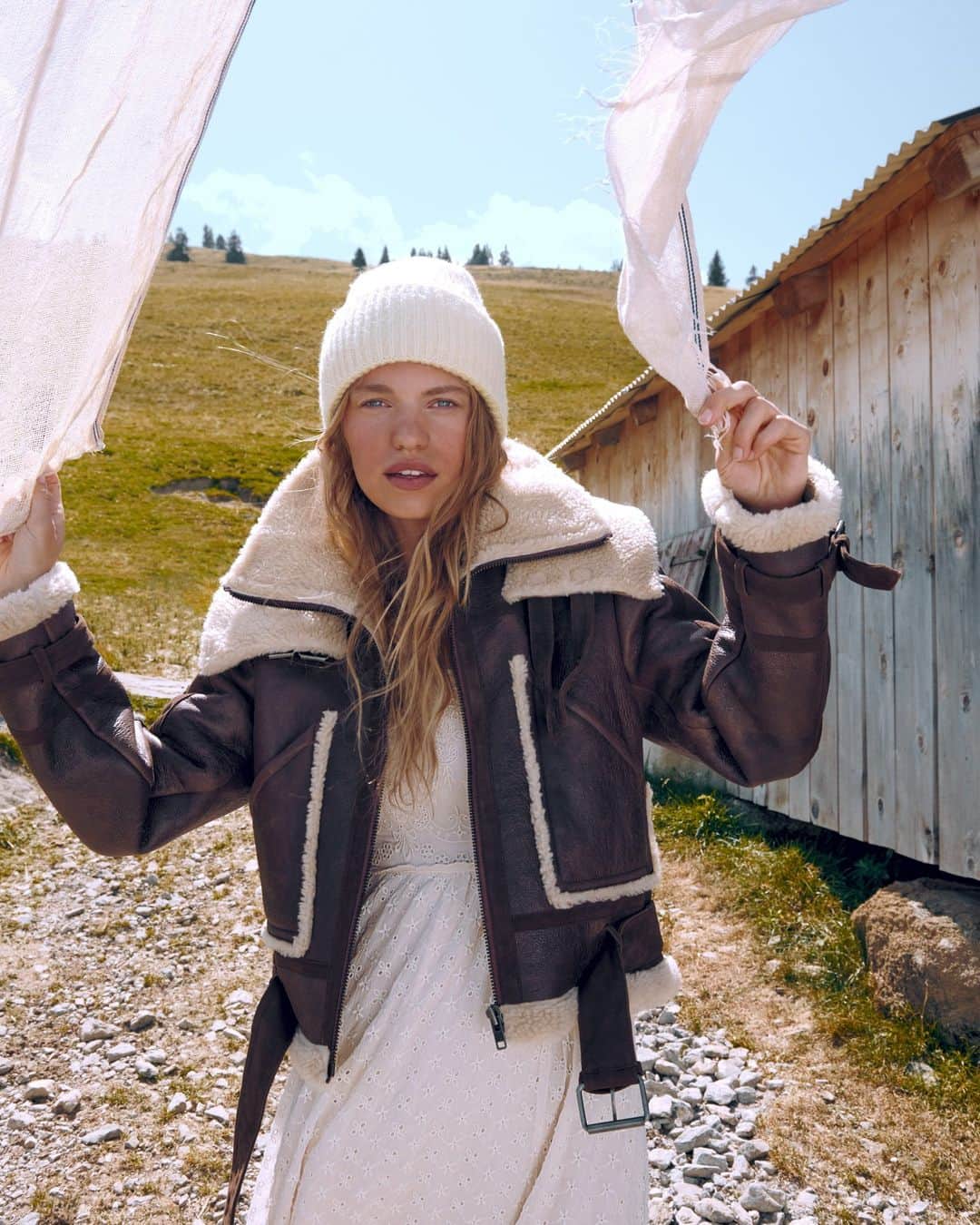 のインスタグラム：「It's a Free People holiday. Link in bio to shop our newest collection.」