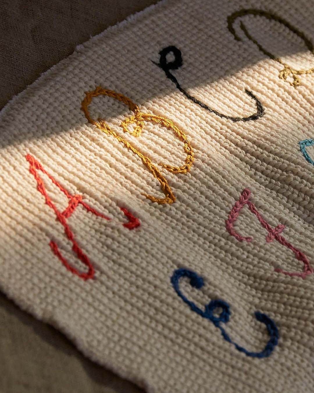 デミリーさんのインスタグラム写真 - (デミリーInstagram)「Your monogram, hand-embroidered in NYC on our Organic Cotton Chelsea Sweater—the perfect gift for the holidays.」11月9日 2時24分 - demyleeny