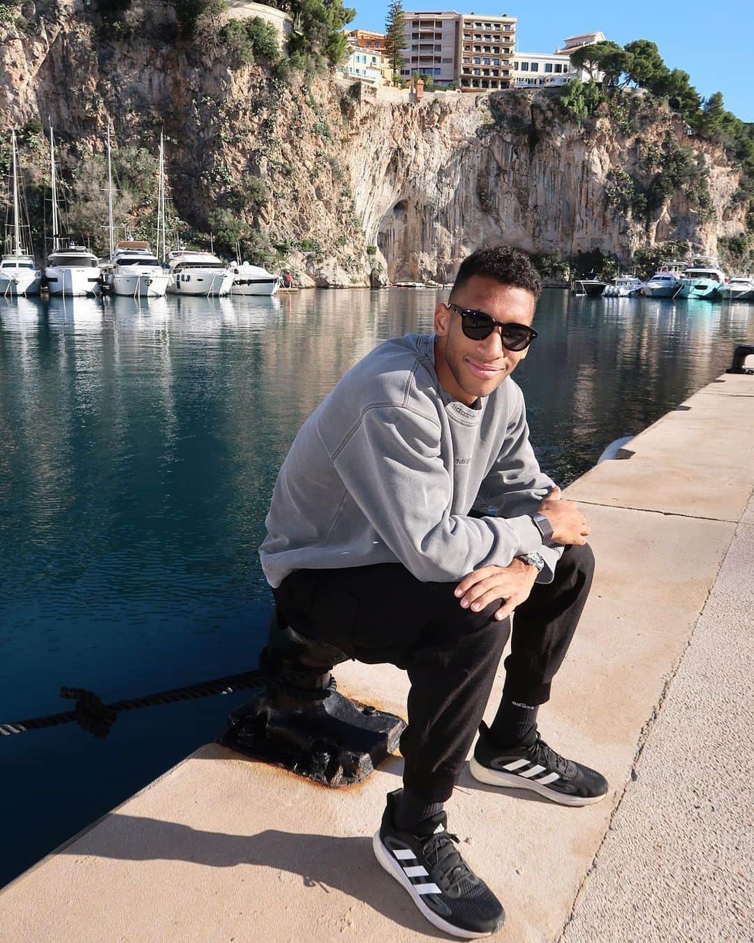フェリックス・オジェ＝アリアシムのインスタグラム：「Enjoying the slower paced days in Monaco 🧘🏽‍♂️」