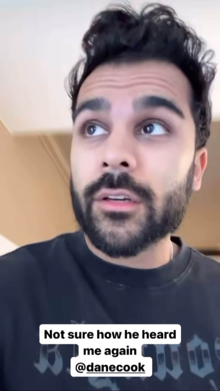 デイン・クックのインスタグラム：「My friend @adamw discovering I have super powered hearing.」