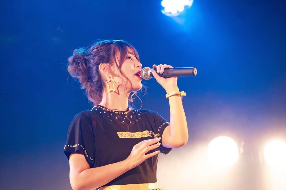 井口裕香のインスタグラム：「💛💛💛 ヤホーーー! もうすぐ香川でファンミだよ〜！ チケットゲットしてくれたかな？🎫✨ 今週末あそびにきてくれる？る？🥹🥹🥹？？？  これは先日の京都ファンミのわたし🐥‼︎ じつにたのしそうである‼︎ 香川もたのしむぞ〜♡  photo by @wkbyc5 ✨ hair @bellegrow_megu ✨」