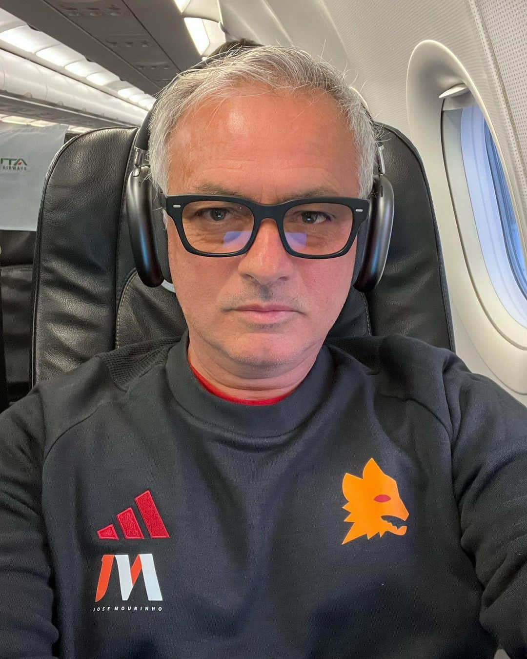 ジョゼ・モウリーニョさんのインスタグラム写真 - (ジョゼ・モウリーニョInstagram)「Landing in beautiful Prague for my last match in the stands @europaleague @officialasroma @adidas @adidasfootball @adidasita」11月9日 2時36分 - josemourinho