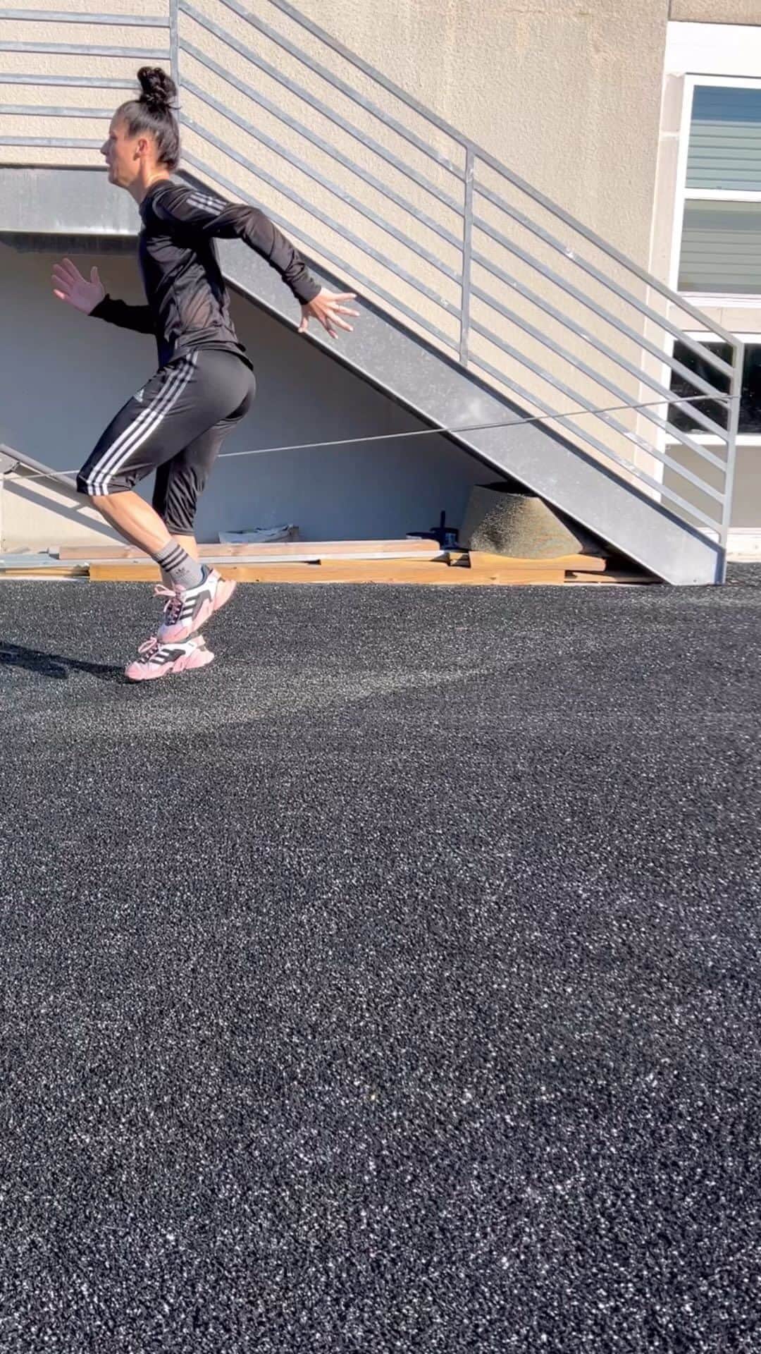 アリ・クリーガーのインスタグラム：「IT WAS ALWAYS PART OF THE PLAN! 📈 JOB ISN’T FINISHED YET! LFG!! 🏆 🐐  #championship #nwsl #earned #peakperformance」