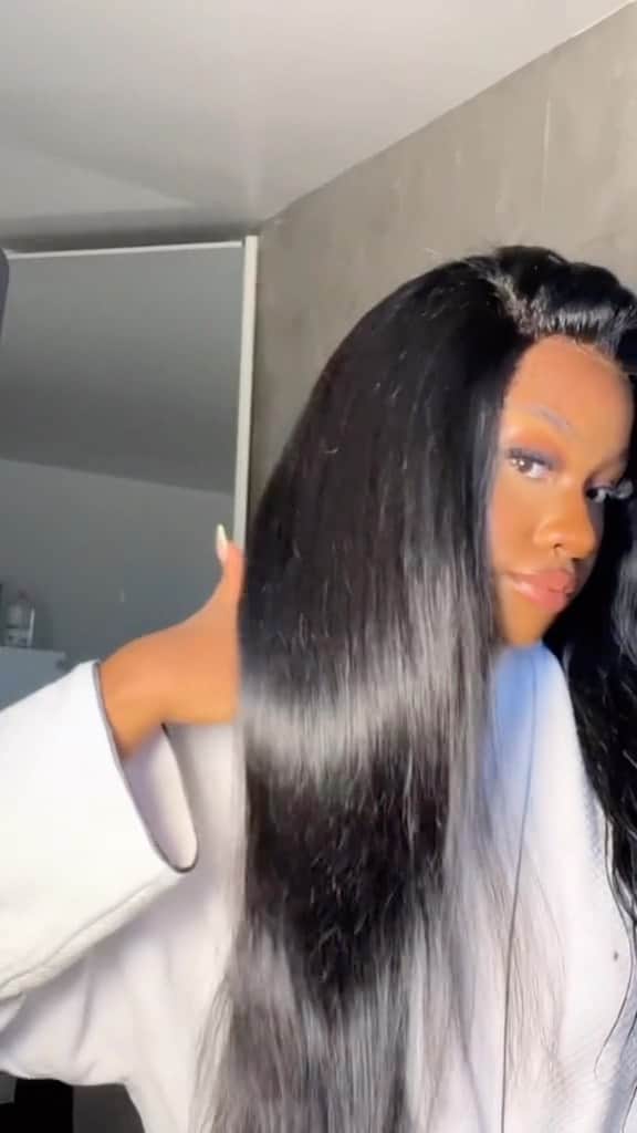 のインスタグラム：「Results that will make you lose your breath 😮‍💨👏🏽 @kalnartistry blinding us with her high shine duet style results ✨💫🌟  #ghd #ghdhair #ghdduetstyle #duetstyle #shinyhair #howtogetshinyhair #healtyhair」