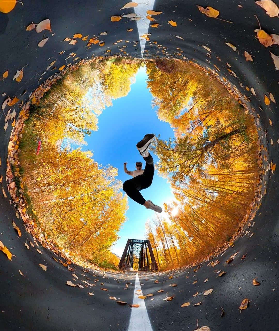 goproのインスタグラム：「Photo of the Day: Maximum colors, maximum airtime, + #GoProMAX 🍂 @torresflavio_ earned this $500 GoPro Award for submitting Idaho's fall colors to GoPro.com/Awards.  #GoPro #SunValley #Idaho #Fall #Autumn #Foliage #FallColors」