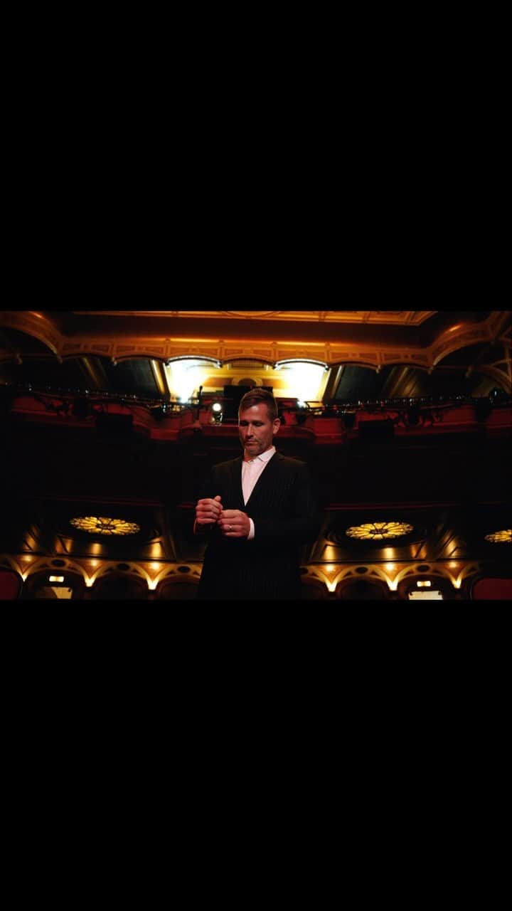 カスケイドのインスタグラム：「Join me as I perform my Christmas music for the first time ever, with live vocalists + a full band🎄This is going to be special!  Orpheum Theatre, LA 12.20 For early ticket access or more info Kaskademusic.com ((LINK IN BIO))」