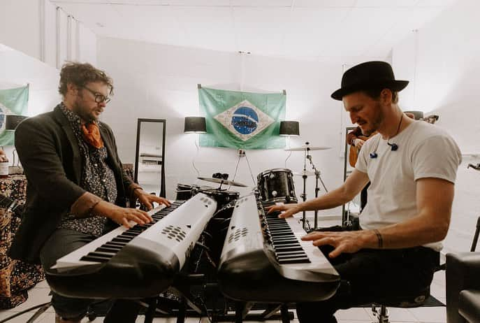 The Lumineersさんのインスタグラム写真 - (The LumineersInstagram)「Brazil Night 2! In Rio! Love you guys!! We will be back soon! 🇧🇷🇧🇷🇧🇷」11月9日 3時06分 - thelumineers