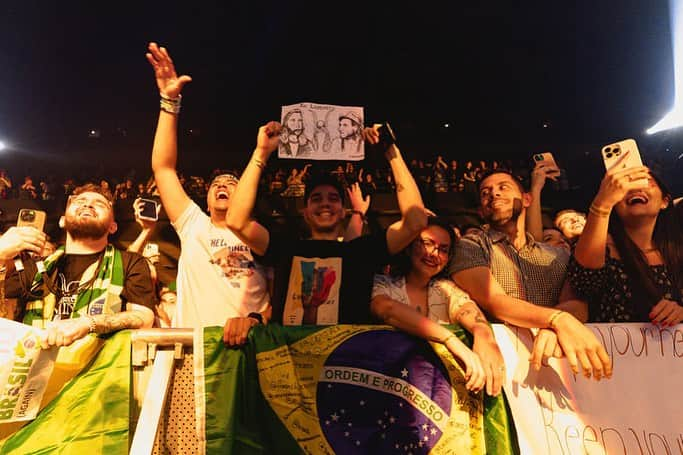 The Lumineersさんのインスタグラム写真 - (The LumineersInstagram)「Brazil Night 2! In Rio! Love you guys!! We will be back soon! 🇧🇷🇧🇷🇧🇷」11月9日 3時06分 - thelumineers