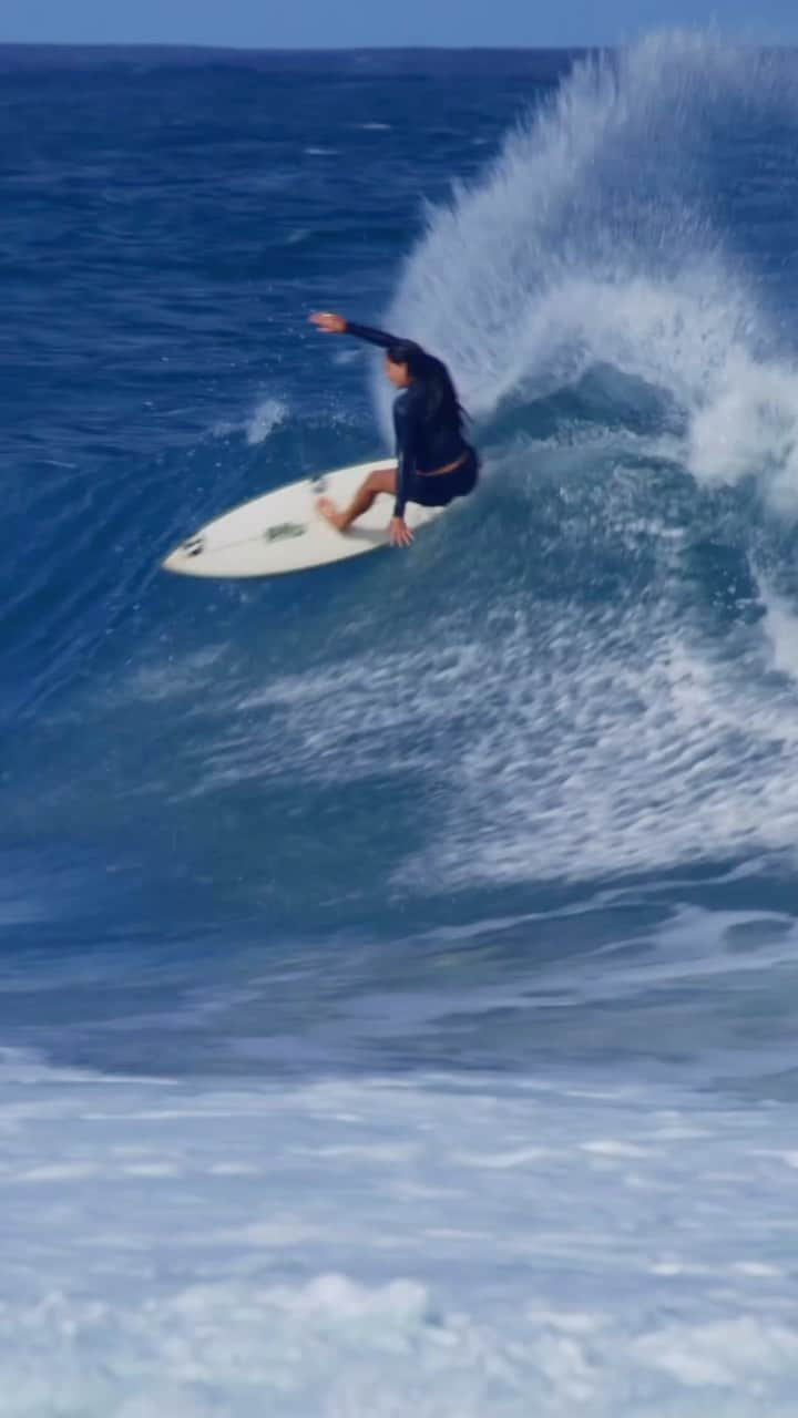 マリア・マニュエルのインスタグラム：「tradewind swell 🌊 • @nick.oahu」