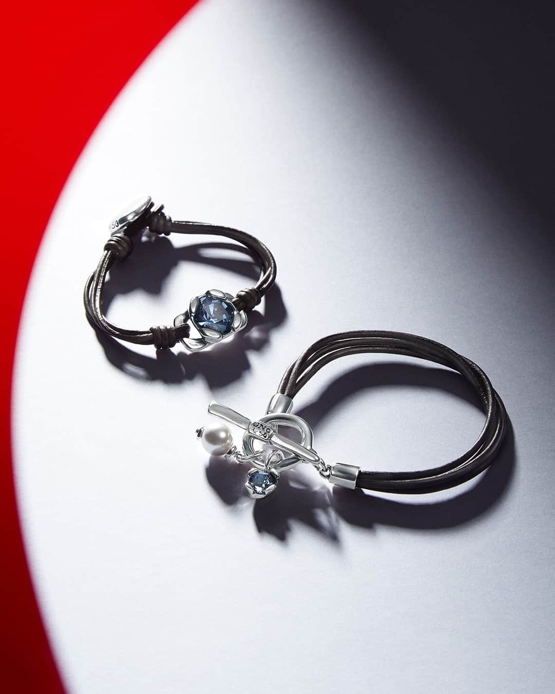 ウノデシンクエンタのインスタグラム：「❌SORTEO CERRADO❌ Ganador: @vir92r   ✨💍🥳 SORTEO 🥳💍✨ ¿Quieres estrenar una joya de nuestra colección Charismatic? Ahora puedes ganar una de estas dos pulseras, ¡la que más te guste! ¡Y otras dos iguales para l@s dos amig@s que etiquetes! ¿Cómo? 😏👇  1. Sigue a @UNOde50 2. Da like a este post 3. Etiqueta a dos amig@s a los que quieras regalarles la pulsera (puedes participar varias veces pero comentando a diferentes personas) 4. Si compartes el sorteo en tus stories, aumentarán tus posibilidades de ganar.  El sorteo finalizará el 15 de noviembre de 2023 a las 23:59h GTM +1. El día 17 publicaremos el nombre del ganad@r en este mismo post. ¡Mucha suerte a todos!  ✨💍🥳 GIVEAWAY 🥳💍✨ Do you want to debut a piece of jewelry from our Charismatic collection? Now you can win one of these two bracelets, the one you like the most! And two more for the two friends you tag! How? 😏👇  1. Follow @UNOde50 2. Like this post 3. Tag two friends (you can participate several times but tagging different people) 4. If you share the giveaway in your stories, you will increase your chances of winning.  The sweepstakes will end on November 15th, 2023 at 11:59pm GTM +1. On the 17th, we will publish the name of the winner in this post. Good luck to everyone!  #UNOde50 #Sorteo #Giveaway」