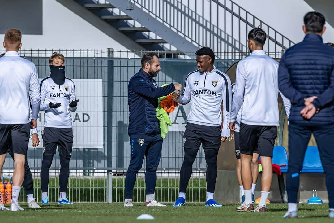 グスタボ・サントス・コスタのインスタグラム：「⚽️😁❤️」