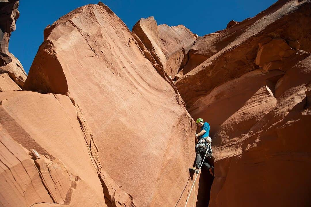 patagoniaのインスタグラム：「Caught between a rock and a hard place.  Photos: Andrew Burr (@andrew_burr)」