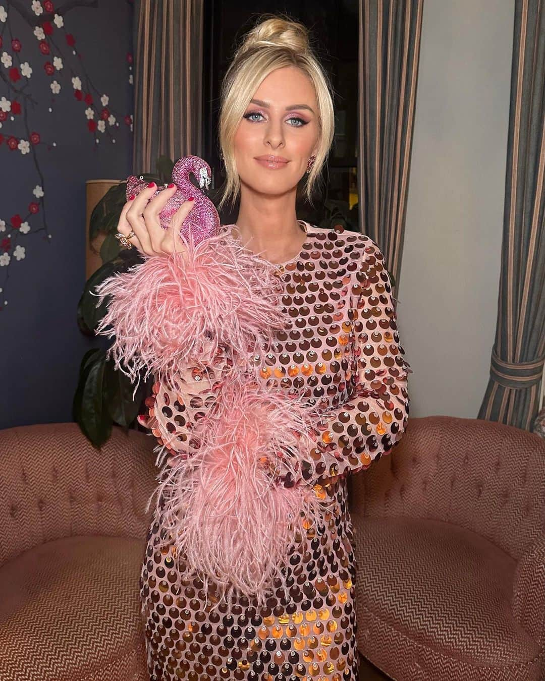 ニッキー・ヒルトンのインスタグラム：「Be a flamingo 🦩 in a flock of pigeons.」