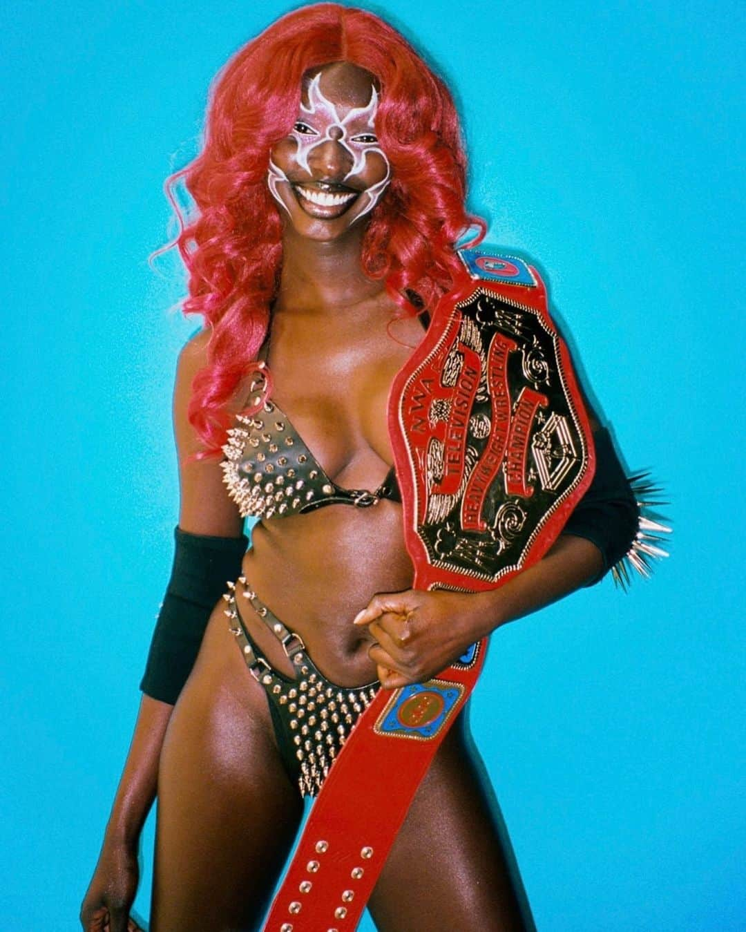 ZANA BAYNEのインスタグラム：「CHOOSE YOUR FIGHTER 💥  @doshadeng wears the Spiked Triangle Bra & Spiked Z-String Thong for @kingkongmagazine   Photo by @sarahpardini , styled by @apieceofpinkvelvet」