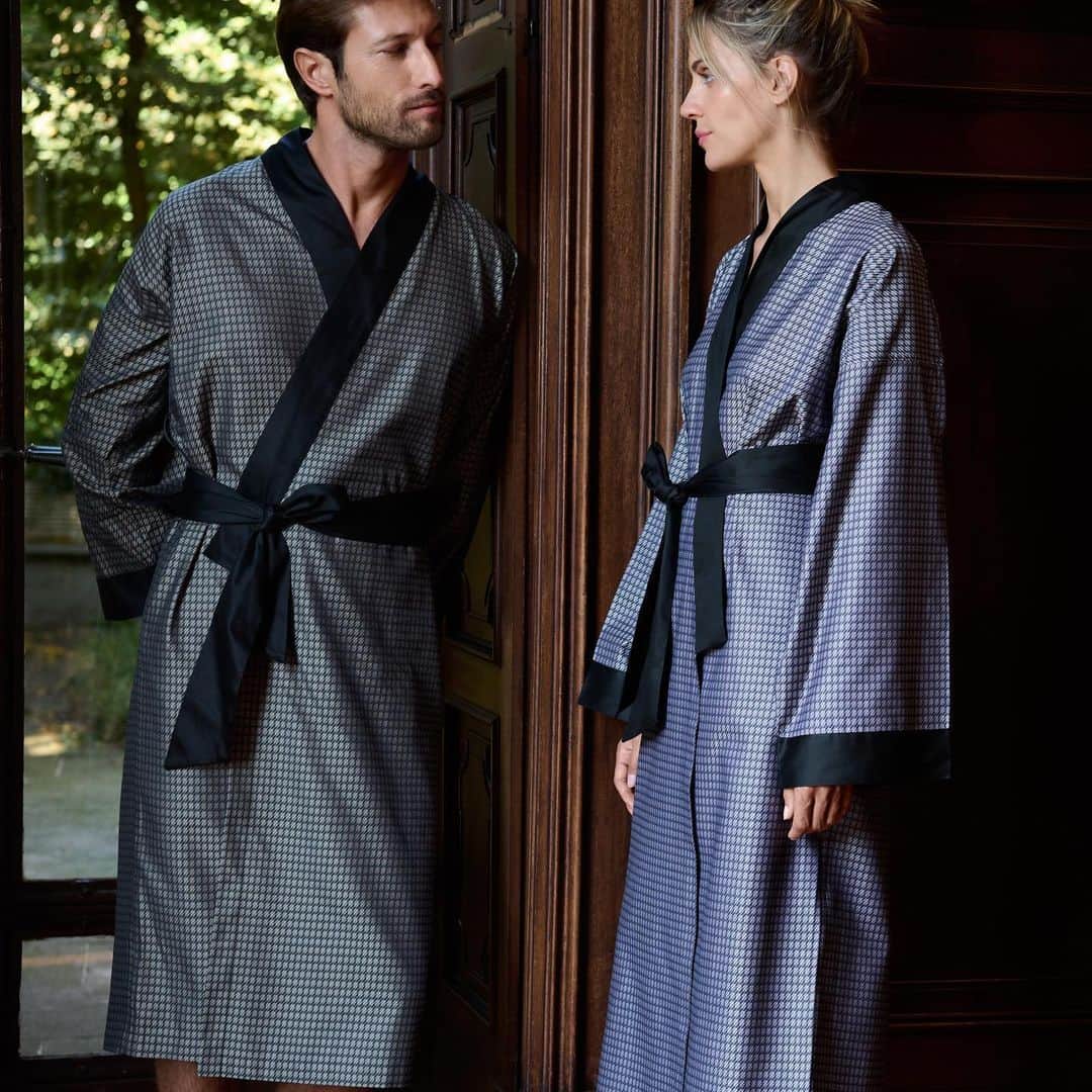 フレッテのインスタグラム：「Discover the ideal genderless holiday gift with Frette's online-exclusive Midnight Kimono Robe, crafted with exceptionally soft cotton.⁠ ⁠ #Frette #MomentsOfDreaming」