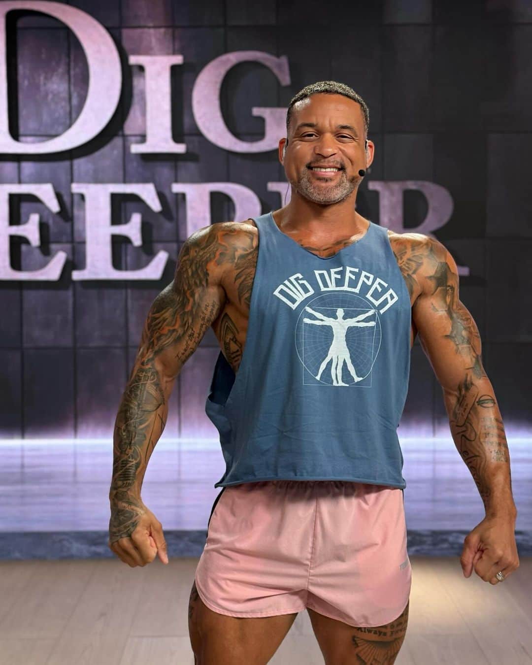 ショウン・トンプソンのインスタグラム：「THE COUNTDOWN IS ON!! 41 DAYS. All you need is a bench, plenty of dumbbells, and the will to want to succeed! It’s time to “Dig Deeper”!! #fitness #bodybuilding #dıgdeeper」