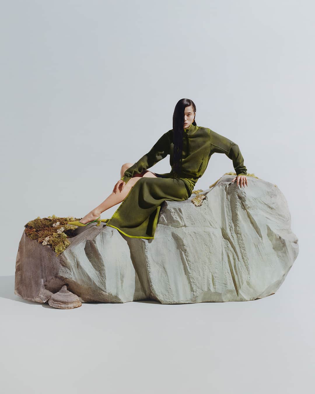 のインスタグラム：「Dyed effect – a zip-up jersey set in acid green alongside a delicate silk devoré dress. Discover new #AcneStudios FW23 arrivals, available now in store and online.⁣ ⁣ Photographer: @EstelleHanania⁣ Stylist: @Leopolda.Duchemin⁣ Hair: @TomWrightHair⁣ Make-Up: @Masae__Ito⁣ Set Design: #AliceKirkpatrick (@Alicekpk) ⁣ Casting: @JuliaLangeCasting⁣ Nails: @ElsaDurrens」
