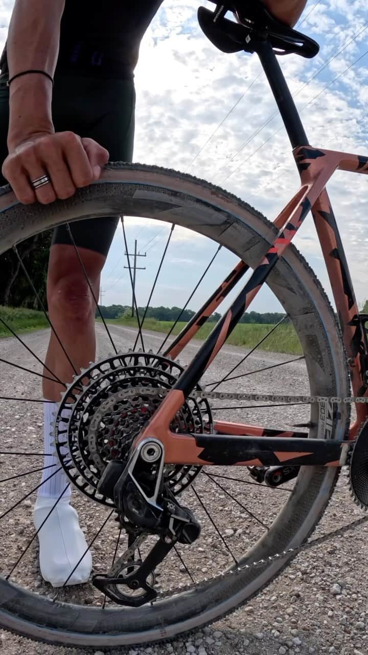 Zipp Speed Weaponryのインスタグラム：「Join @o1jasper and @notchas for some @unboundgravel prep and a @canyon Grail CFR BIKE CHECK! Smash that LINK IN BIO for more from Jasper on Making You Faster!」