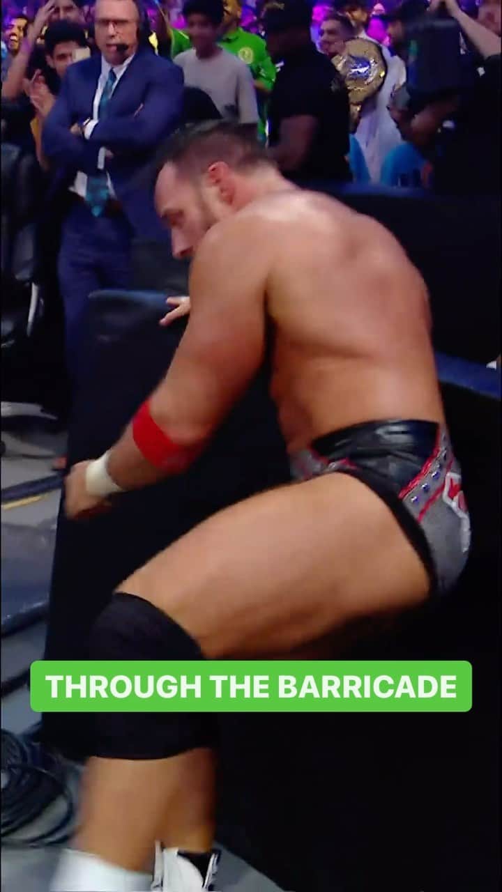 WWEのインスタグラム：「@romanreigns saw his moment and took it 😤 #WWECrownJewel」