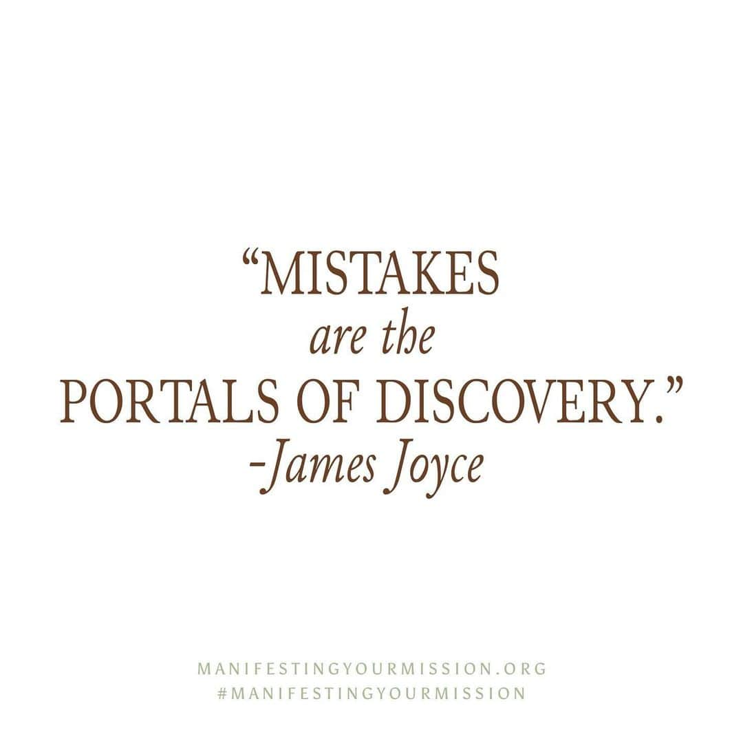 ブリアンナ・ブラウンのインスタグラム：「What mistakes have you made recently that cracked you open to discover something deeper about yourself?  I 🤎 this quote and here is why…  I love a good reframe. Most of us, myself included, were shamed by making mistakes. Instead of celebrated for being in the process of learning and growing. I think that is why so many of us struggle with being on the journey, and instead only want to be at the finish line.   Yet I’ve found life is almost always the journey, and rarely the finish line. And when the finish line occurs, it is often not celebrated enough or acknowledged fully. Even the seemingly simple small wins.   How can you celebrate your small wins today?  ManifestingYourMission.org ⭐」