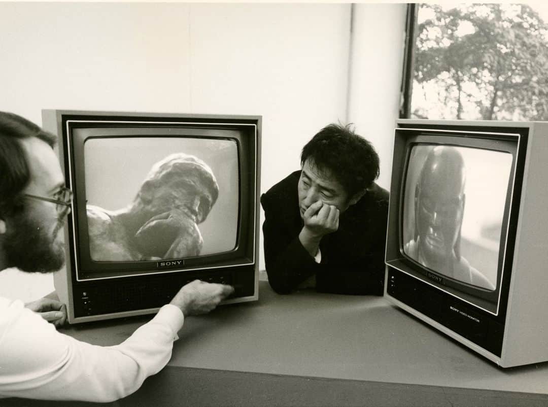 ロサンゼルスカウンティ美術館のインスタグラム：「Film buffs unite 🎬 Join us on Nov 14 at 7pm at the @academymuseum for Nam June Paik: Moon is the Oldest TV and Post-Screening Conversation with actor @steveyeun (@minarimovie, @nopemovie, Beef) and producer @jbstockman, moderated by Michael Govan.  We'll be screening a feature-length documentary, directed by Amanda Kim, that chronicles the life of Korean-born artist #NamJunePaik (1936–2006). Often referred to as the “Father of Video Art,” Paik coined the term “Electronic Superhighway'' long before the internet. The film uses extensive archival footage to recount his collaborations with David Bowie, Philip Glass, Charlotte Moorman, Joseph Beuys, Allen Ginsberg, and John Cage.  Head to our link in bio for more ↑」