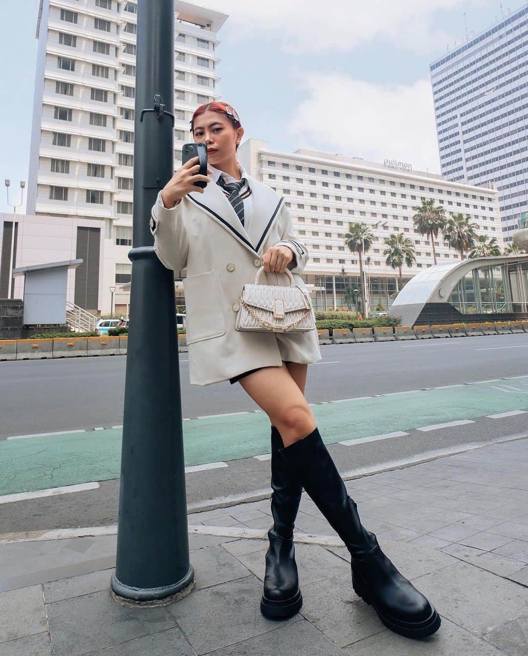 ALDO shoesさんのインスタグラム写真 - (ALDO shoesInstagram)「Name a more iconic fall statement boot... we’ll wait ✋ The perfect fit really does exist thanks to versatile styles Luders & Lush, as seen on beauty @gabriellaben_ #ALDOCrew #AldoShoesID」11月9日 4時19分 - aldo_shoes