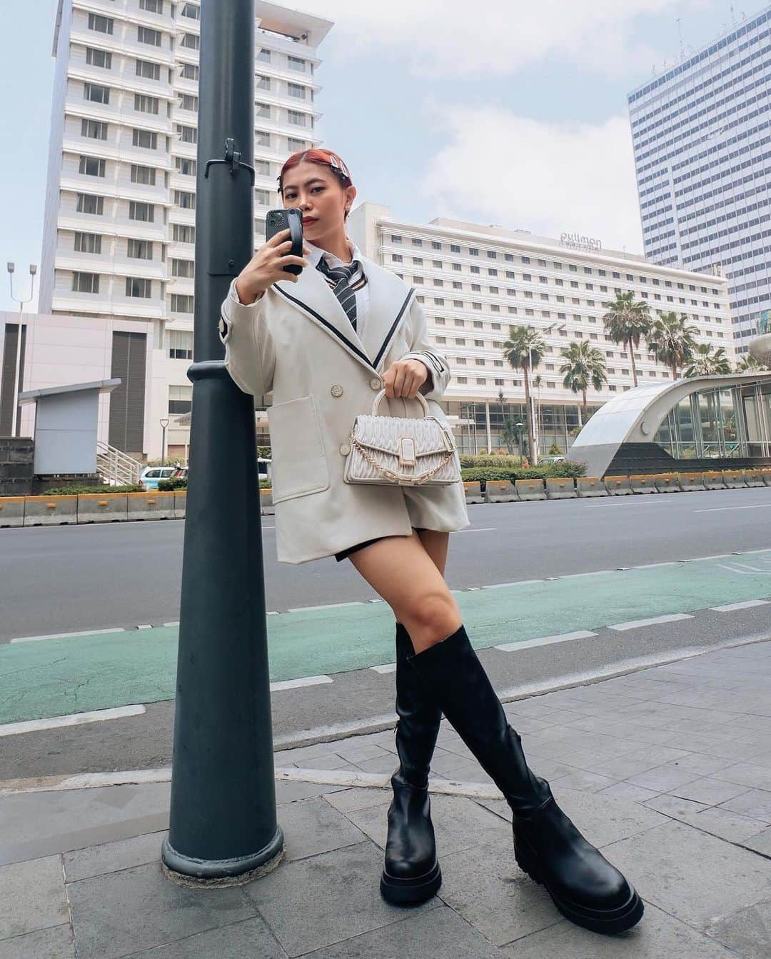 ALDO shoesのインスタグラム：「Name a more iconic fall statement boot... we’ll wait ✋ The perfect fit really does exist thanks to versatile styles Luders & Lush, as seen on beauty @gabriellaben_ #ALDOCrew #AldoShoesID」