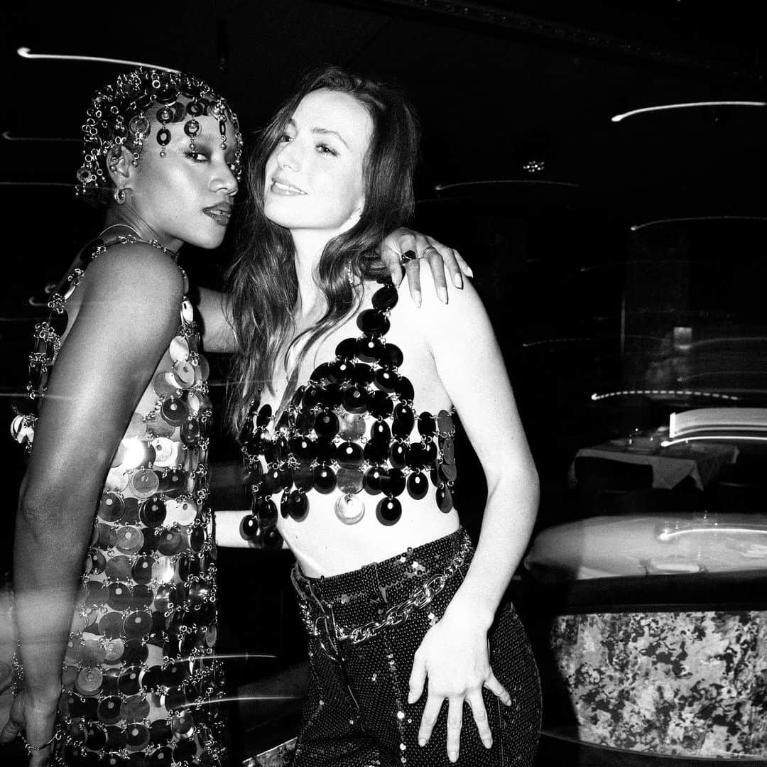 ハイテ・ヤンセンさんのインスタグラム写真 - (ハイテ・ヤンセンInstagram)「Celebrating Rabanne hm with Vogue 🪩 disco ballin’ w my favorite 🪩 @yoothasings」11月9日 4時30分 - gaitejansen