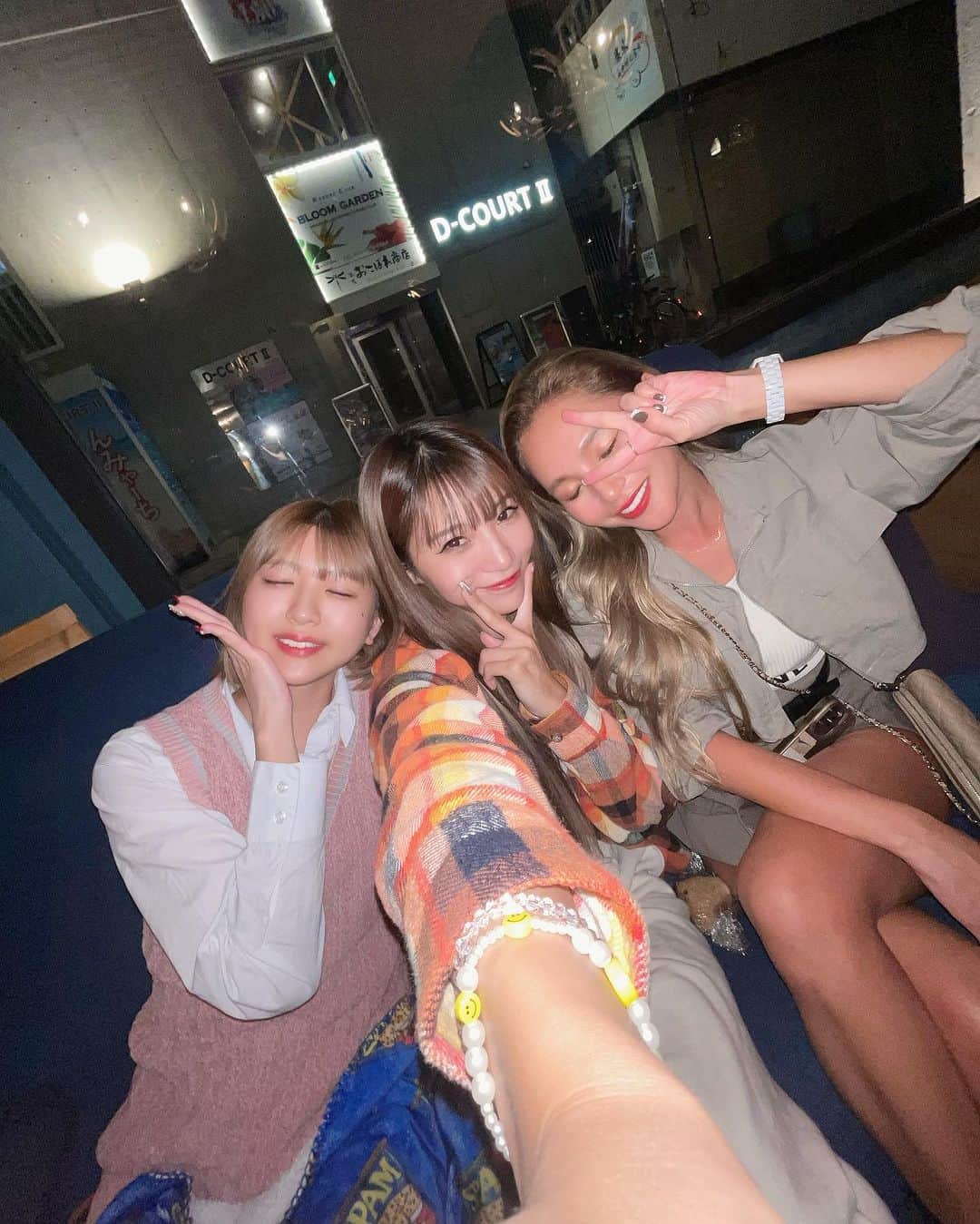 さーちゃんのインスタグラム：「📸 ノーマル外カメラの広角で撮るのが 最近のギャルのイケてる撮り方らしい！ わたしはノーマルカメラ恐怖症です！ ゆきゃに1年ぶりに会えてうれしすぎた二日間でちた🫶🏽 ゆきゃ・のあちんありがと💕💕💕」