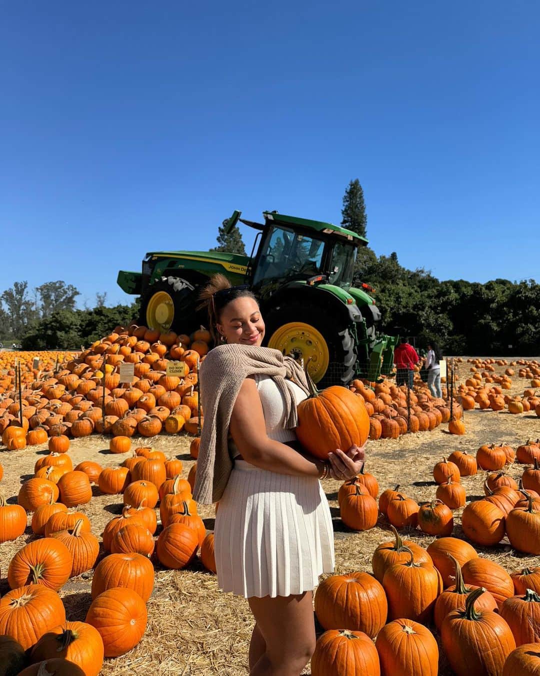 Nia Sioux Frazierのインスタグラム：「belated pumpkin patch pics 🤎」