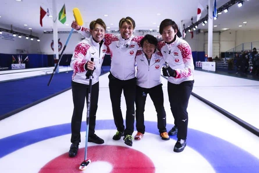 山口剛史さんのインスタグラム写真 - (山口剛史Instagram)「🥌Pan Continental Curling Championships 2023🇨🇦 10.29-11.4 ⁡Kelowna,BC,Canada ⁡⁡ 男子日本代表 3位でした🥉 ⁡女子日本代表のロコ・ソラーレは準優勝🥈おめでとう ⁡@locosolareofficial ⁡⁡⁡ ⁡ Round Robin ⁡○12-2  Chinese Taipei ○9-2  Guyana🇬🇾 ○11-6  Australia🇦🇺 ×3-6  Canada🇨🇦 ○6-4  New Zealand🇳🇿 ○4-2  United States🇺🇸 ○10-5  Korea🇰🇷⁡ ⁡⁡⁡ ⁡Semi-final⁡ ⁡×7-8  Korea🇰🇷⁡ ⁡⁡ ⁡Bronze⁡ ⁡○9-6  United States🇺🇸  昨年の4位を上回る3位でフィニッシュ。⁡ ⁡一緒に戦ってくれた臼井選手、Bobコーチ、北野トレーナー、柳さん、サポートしてくださったJCAや全農の皆さん、日本のファンの皆さん、本当にありがとうございました。 ⁡ ⁡⁡⁡ ⁡もう次の戦いは始まっています！⁡ ⁡ ⁡⁡ⓒWCF⁡ ⓒJCA #TeamJAPAN #全農 #MIZUNO #JAL #Nabtesco ⁡#SC軽井沢クラブ #SCKC #sckaruizawaclub #栁澤李空 #山口剛史 #山本遵 #小泉聡 ⁡ #臼井槙吾 #TeamJAPAN #ロコソラーレ⁡ ⁡#カーリング #curling⁡ ⁡#PCCC2023 #CANADA #BritishColombia #Kelowna #CITIZEN #大東建託 #八海山 #エステー #SmileHotel #emda  #Hardline  #グラファイトデザイン #YONEX  #応援ありがとうございました」11月9日 5時14分 - yama37curl