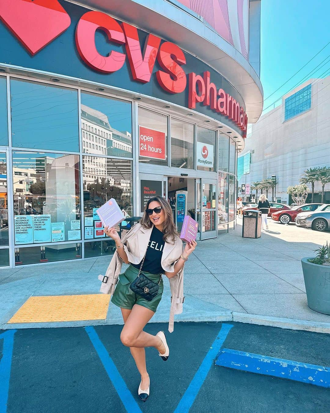 サム・フェアーズさんのインスタグラム写真 - (サム・フェアーズInstagram)「I am thrilled to share that @revivecollagen my brand, is now stocked in more than 1500 CVS stores across the United States.  When we first launched Revive Collagen three years ago, my ambition was to bring our products to customers globally. Today, I am overjoyed to announce that our vision has become a reality, as Revive Collagen is now accessible throughout the entire US.  I owe this incredible achievement to my exceptional team and the support of our tens of thousands of subscribers.  Remember, having faith in yourself, and taking action can turn your aspirations into achievements. Beyond grateful ✨」11月9日 5時34分 - samanthafaiers