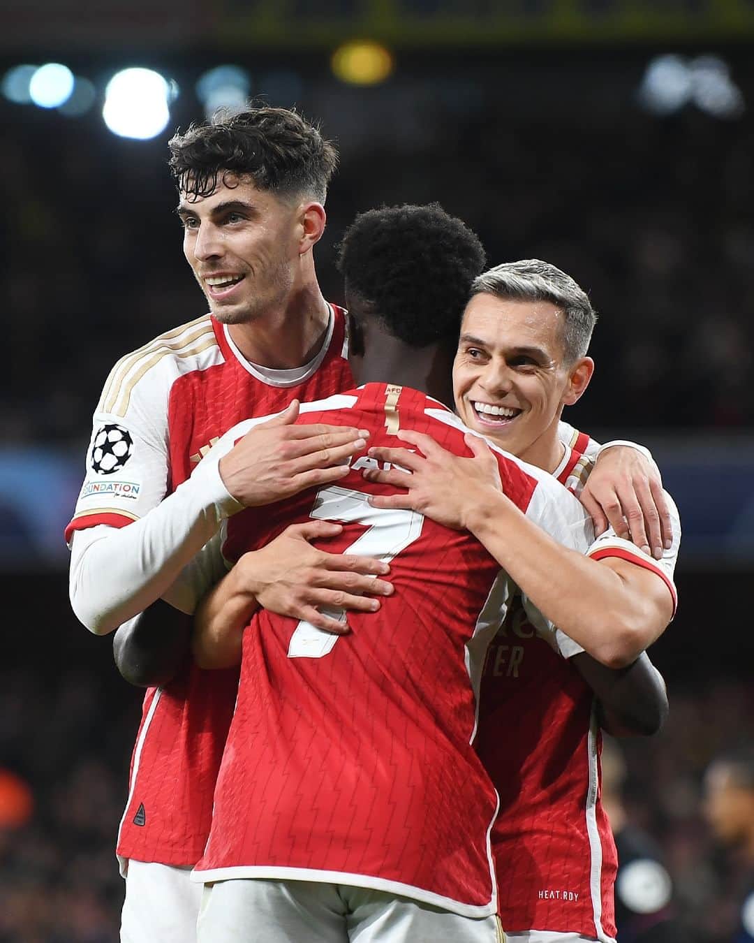 のインスタグラム：「Havertz x Saka x Trossard 🤗  #UCL」