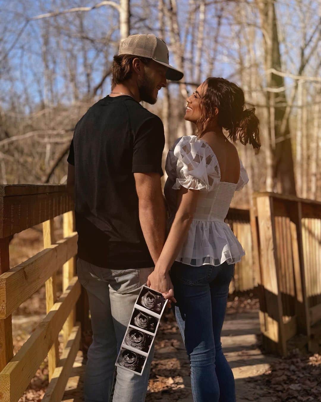 レキシー・プリースマンのインスタグラム：「Life is about to get a little bit sweeter!  Baby Heffron we can’t wait to meet you 💗💙」