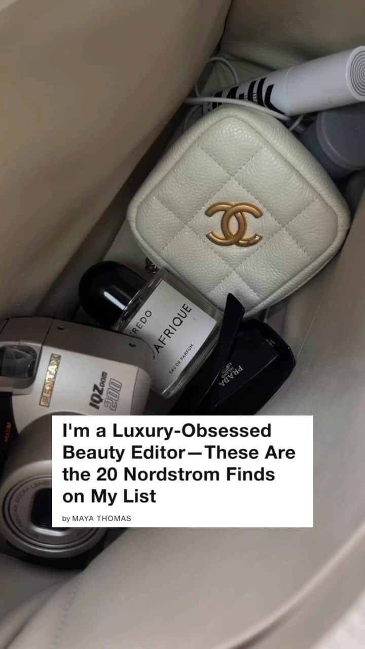 WHO WHAT WEARのインスタグラム：「In case it hasn’t sunk in yet, it’s already November. The transition from fall to winter signals the beginning of the holidays and, yes, the nonstop sales, including Nordstrom’s annual Black Friday and Cyber Monday sales. While they haven’t started just yet, we’ve combed through thousands of haircare, skincare, and makeup offerings to find the 20 products we’ll be shopping for friends, family, and—admittedly—ourselves. If you don’t have plans to browse Nordstrom’s beauty department IRL or you need some extra shopping inspo, head to the link in bio. photos: @leatngu」
