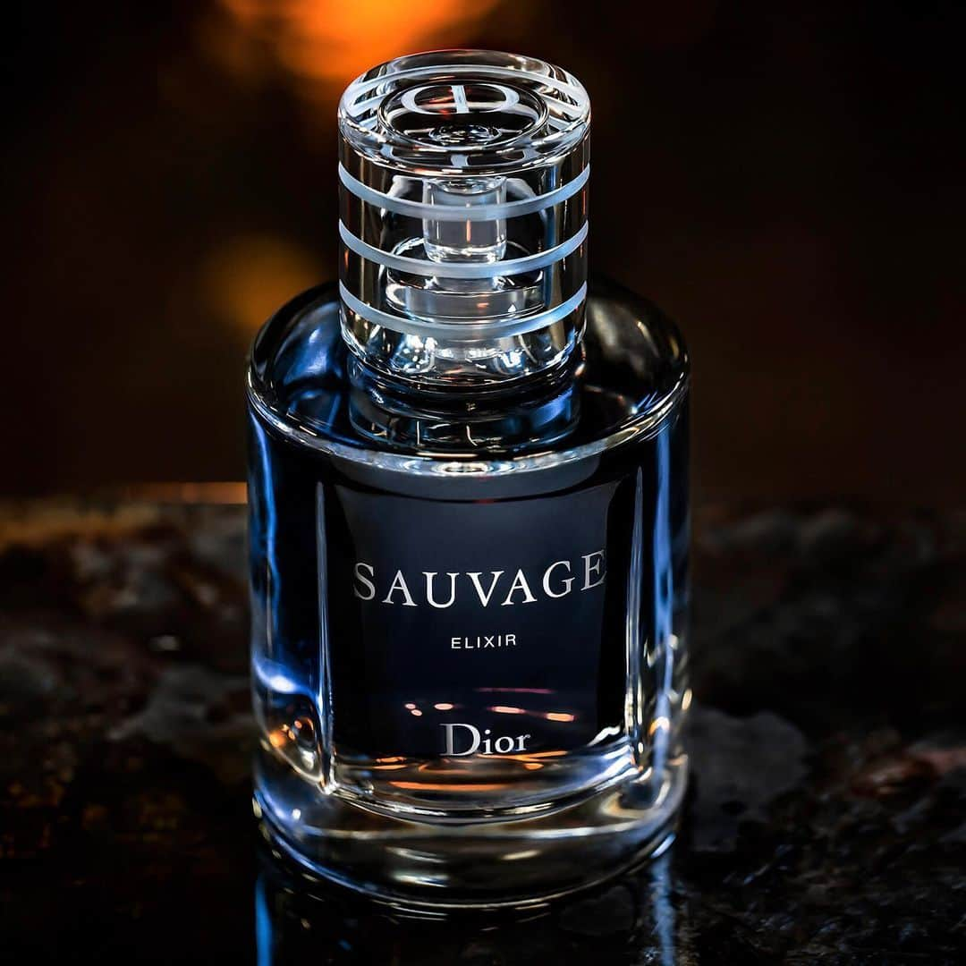 クリスチャンディオールさんのインスタグラム写真 - (クリスチャンディオールInstagram)「For the very first time, Sauvage Elixir is housed in a translucent bottle that lets the color of the fragrance show through. Meticulously drawn with a brush by the @Baccarat gilders, the letters of the Sauvage name are written in palladium, a metal more precious even than gold.   When nested in this dark oak case, this prestige edition celebrates the contrast of raw materials with pure nobility, strength and elegance.  © @PolBaril    #DiorBeauty #DiorParfums #DiorSauvage」11月9日 6時02分 - dior