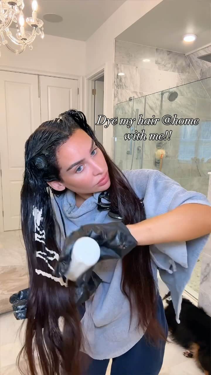 Carli Bybelのインスタグラム：「Time for a refresh!! Dying my hair using a long time favorite @garnierusa Olia in shade 4.0 Dark Brown! 3x more shine & long-lasting color! Watch until the end to see my results!! 💁🏻‍♀️✨ I’ve been using this brand for 15+ years, I highly recommend! #GarnierPartner available @walmart」