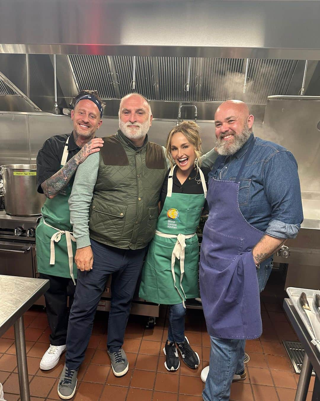 ジャーダ・デ・ラウレンティスのインスタグラム：「Always so in awe of all that you do @chefjoseandres & @wckitchen. Honored to have been a part of last night ♥️ @evanfunke  @mvoltaggio」