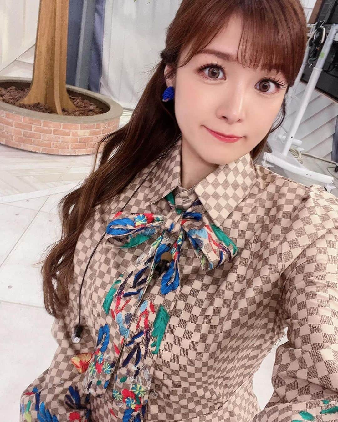 高木里代子のインスタグラム：「おはようございます💓 　 今朝のお目覚めいかがですか？ TBS「THE TIME,」出演してます🤗  今日は秋カラーなおしゃれワンピース👗  今朝の衣装✨  ワンピ @wildlily_daikanyama  イヤリング @designsix  そして今朝の4時台の一曲は 浜田省吾さん「この新しい朝に」でした🎹 こちらはリハ動画ですっ✨  この後は7:50過ぎにまた ピアノ弾きますみてね💓  そして今日はタイム終わったら 秋田県へいくよ～✨ 東北の皆さんに会えるの楽しみ😆💓  レコ発ツアーin東北＆栃木  11/9 秋田「The Cat Walk」 【MC】予約・当日￥6,500 Drink別 【LIVE】18:00開場、　19:00開演 (2set 入替無し) 【Tel】018-865-6699 【住所】秋田市大町3丁目4-11　ハイクリエイトNKビルB1 https://www.jazzcatwalk.net/  11/10 山形「Noisy Duck」 【MC】予約・当日￥6,500 (1Drink込み) 【LIVE】18:00開場、　19:00開演 (2set 入替無し) 【Tel】090-9744-1226（前川） 023-633-6506　 【住所】山形市七日町3-3-31 http://noisy.jp/  11/11 小山「Fellows」 【MC】予約・当日￥6,500  【LIVE】18:00開場、　19:00開演 (2set 入替無し) 【Tel】0285-27-2790 【住所】栃木県小山市駅南町4-27-1 http://www.g-fellows.jp/  #thetime_tbs #tbs #thetime  #高木里代子 #riyokotakagi  #ピアノ #ピアニスト  #ジャズ #ジャズピアノ #ジャズピアニスト #piano #pianist #jazz #jazzpiano #jazzpianist #youtuber」