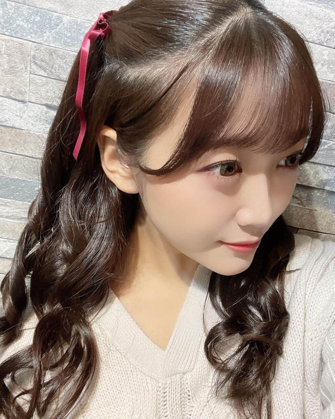 姫咲はなのインスタグラム：「ヘアメめっちゃ可愛くしてもらいました♥️ ・ ・ ・  #ハーフツイン #美容院 #イベントヘア #セクシー #女優 #姫咲はな #hanahimesaki」