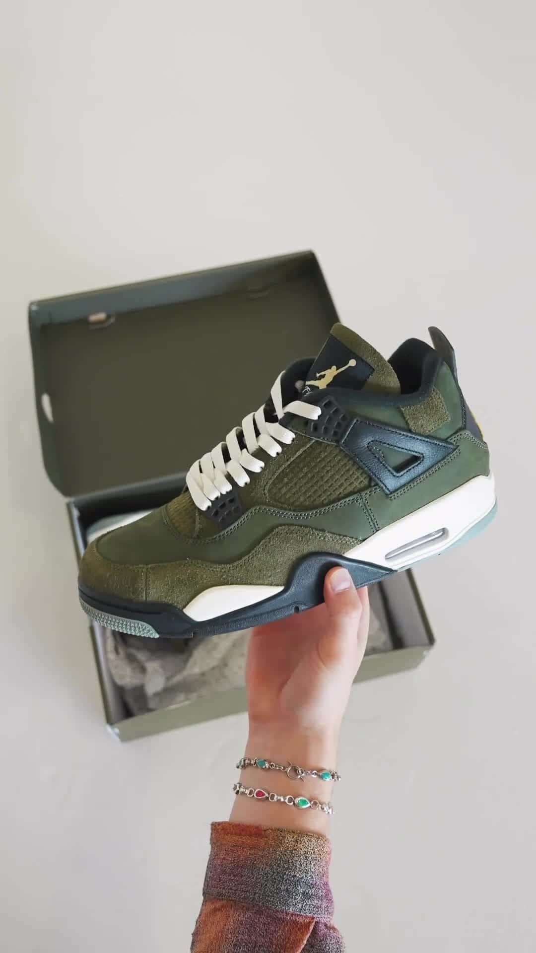 Sneaker News x Jordans Dailyのインスタグラム：「DETAILED LOOK: Air Jordan 4 Craft "Olive" ⁠ Are these a must cop for anyone!?⁠ ⁠ 🎥: @commonhype」