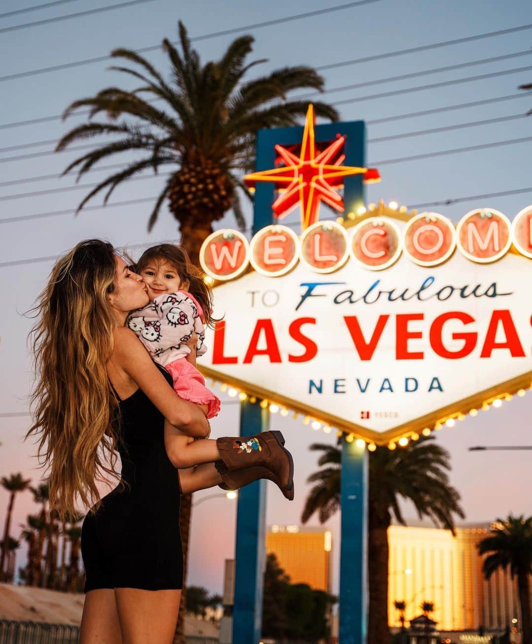 Elisabeth Riouxさんのインスタグラム写真 - (Elisabeth RiouxInstagram)「Welcome to Las Vegas baby girl 🫶🏼 another one to cross from the bucket list 🌈✈️🌍 *so surprised how many people are pissed off that I brought Wolfie to Vegas… of course if you wanna go to the casino & go out all night, Vegas is the place to be BUT it’s also veryyyy cool with kids to see all the lights, she even saw the real Mickey Mouse walking in the street yesterday, she’s staying in a circus hotel and playing by the pool all day… Vegas IS fun for kids too 🤗」11月9日 6時34分 - elisabethrioux