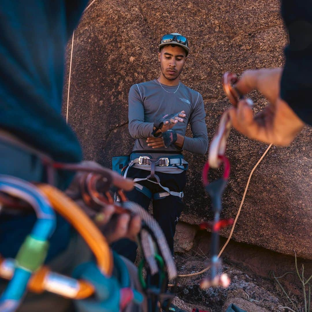 ニナ・カプレツさんのインスタグラム写真 - (ニナ・カプレツInstagram)「Gathering the small but very fine climbing community of Morocco has been a total blast! @andreabasecamp and @tjbrumme reunited climbers all over the country for 3 days in Tafroute, an absolute stunning place. Some never climbed before, others never climbed outdoors and none ever  climbed on traditional gear. I was very touched by the open spirit of every participant, the love we share for the outdoors and the good vibes at the cliff and around our truck.  Let’s do this again! 🤟🤟🤟 #moroccorocks   📸 @jeremy_bernard_photography   @andreabasecamp @climbmorocco @arcteryx @petzl_official @scarpaspa @julbo_eyewear @totemmt」11月9日 6時37分 - ninacaprez